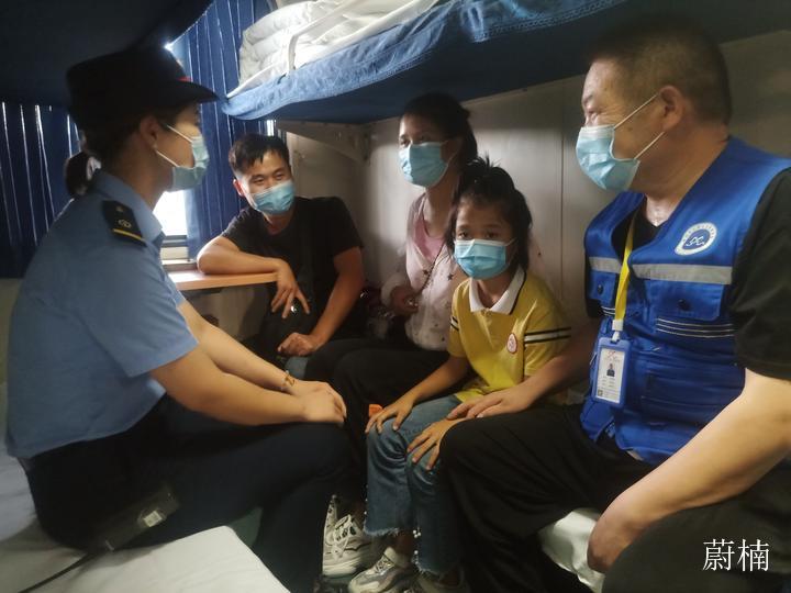 安徽阜阳:龙凤四胞胎安康生长路(图2) 安徽阜阳:龙凤四胞胎安康生长路